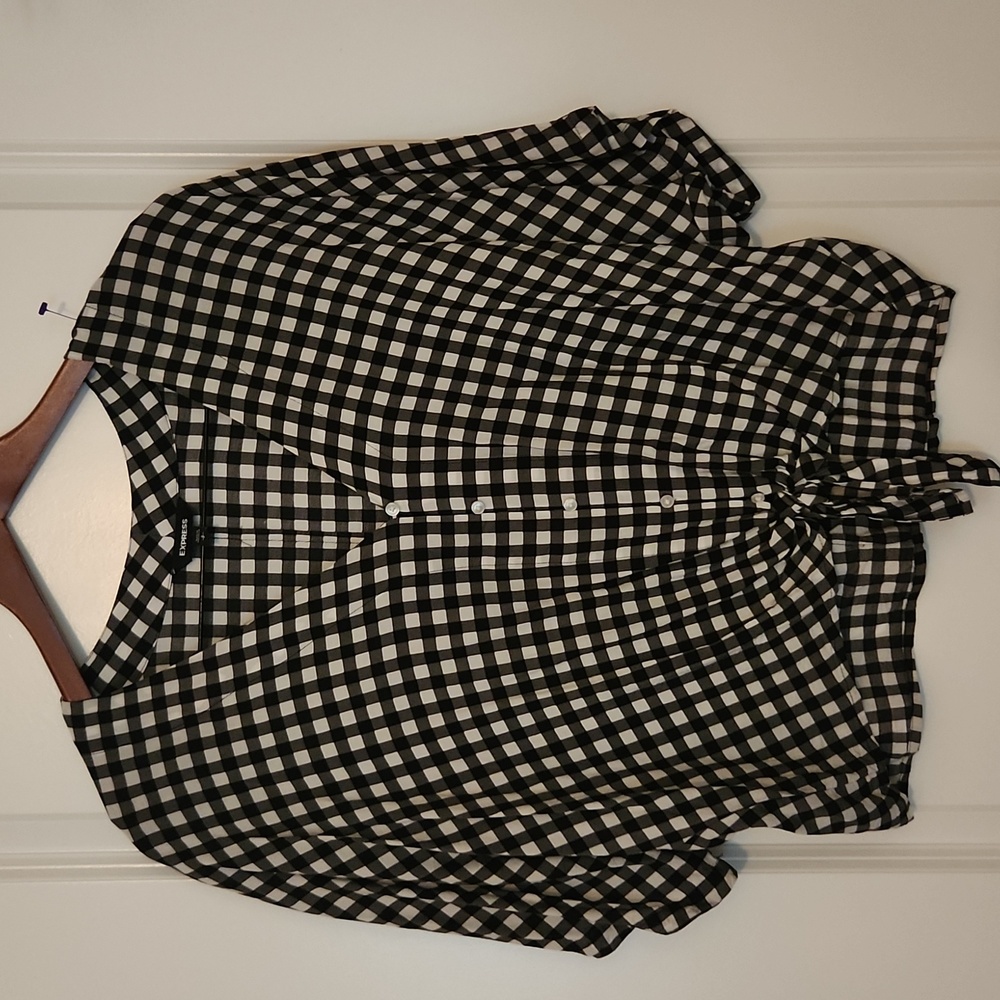 Black & white checkered crop front tie